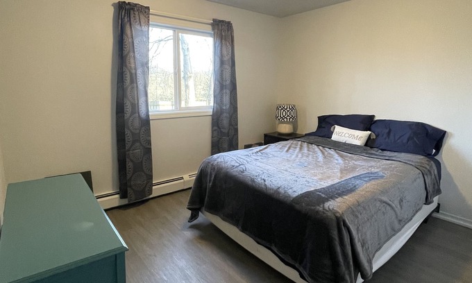 Bayshore - Klatt Apartment | Family size Unit near Shopping