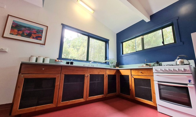 Ranelagh Cabin | Family sized Forest cabin with outdoor bath, fire, only 50 minutes from Hobart
