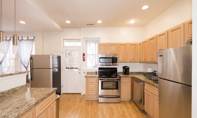 Washington House | FAMILY SPOT NEAR HISTORIC SITES, W/Off-Street Parking