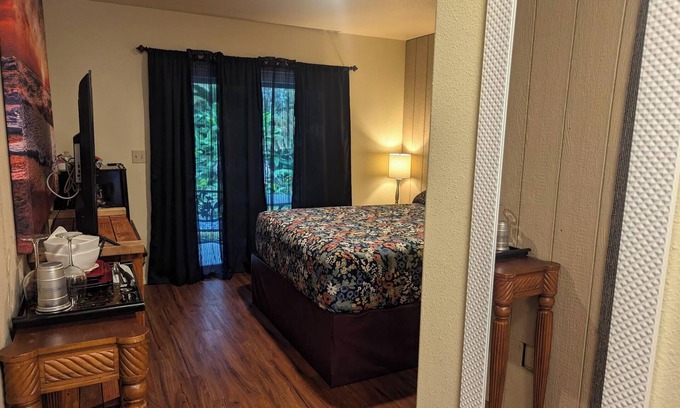 Volcano Villa | Family Suite #4 - 2 Rooms and Hot tub in quiet Volcano
