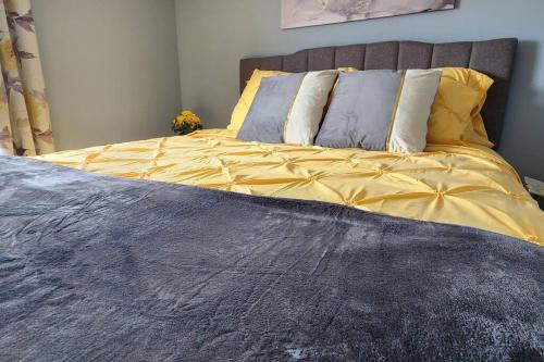 Twillingate House | Family Ties Vacation Home - Rossy House