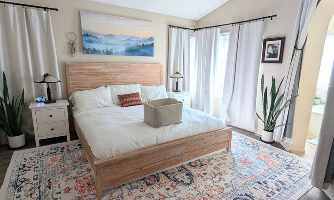 Riverside House | Family Time/Relaxation Getaway - kid/pet friendly