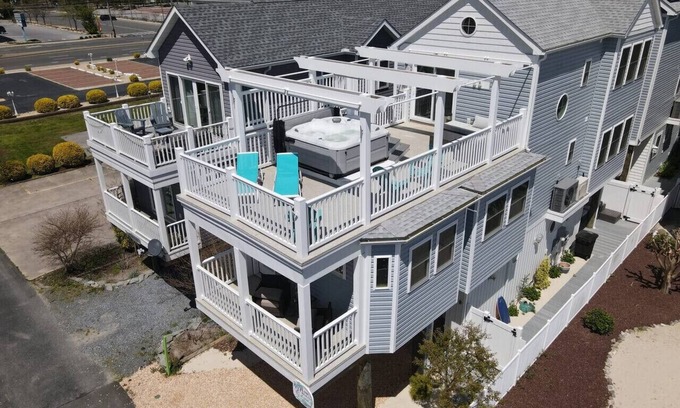 North Ocean City House | Family Townhouse, Rooftop Jacuzzi, Walk to Beach