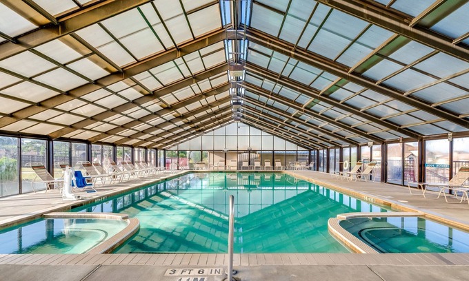 Conroe Villa | Family Vacation at Lake Conroe! | Villa + 5 Pools