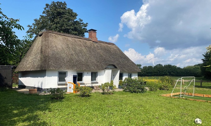 Boklund House | Family vacation in a thatched cottage