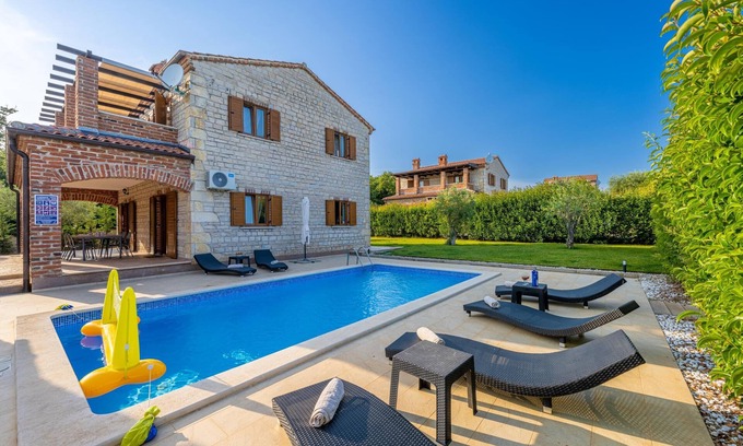 Butkovici Villa | Family Villa Berenice with Pool, Grill, Sports and Tennis court