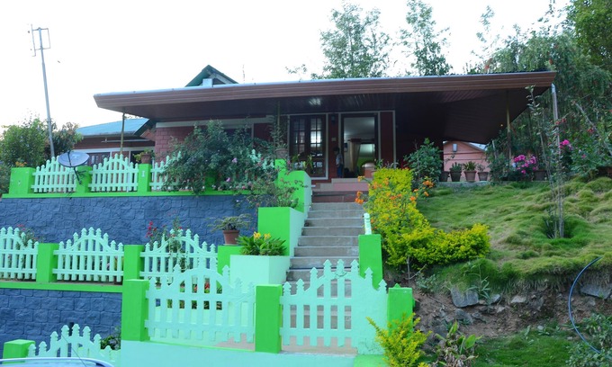 Nullatanni House | Familycare Homestay Munnar