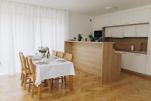 Slivenec Apartment | FamilyVilla, new 4 Luxury Big Apartments, parking