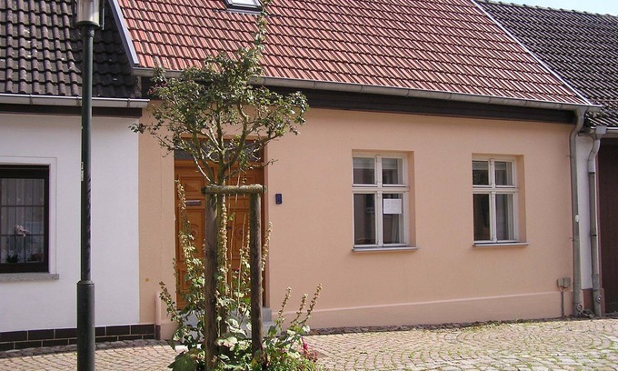 Oberhavel House | Fancy old town and nature? cozy, renovated old town house