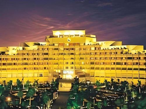Chashan Hotel | Fangzhong Holiday Hotel