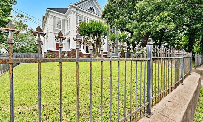 Brazos House | Fannie's On 5th Street-Close To Downtown And Magnolia Market