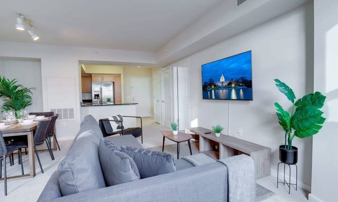 Aurora Highlands Apartment | Fantastic 2/2 Apt @Pentagon City