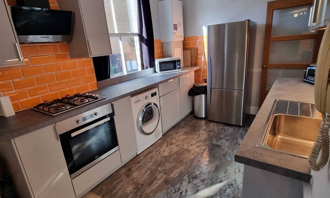 Tulse Hill Apartment | Fantastic 2 bedroom flat - 20 mins to centre of London