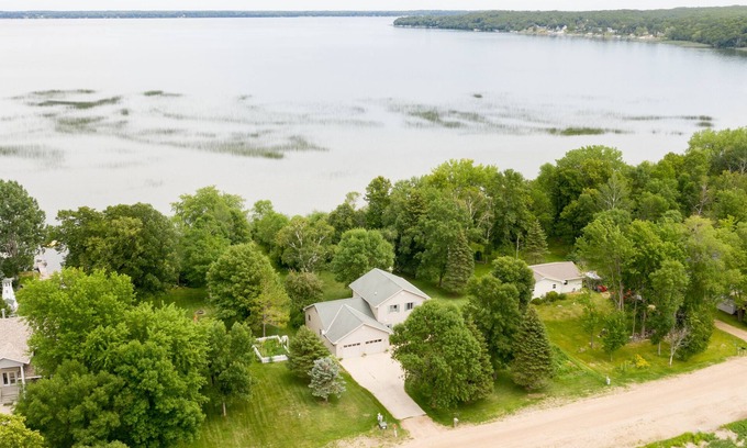 Alexandria House | Fantastic 3 bed, 2 bath Lake Miltona Home near famed sandbar. Sleeps 10. Lic2114