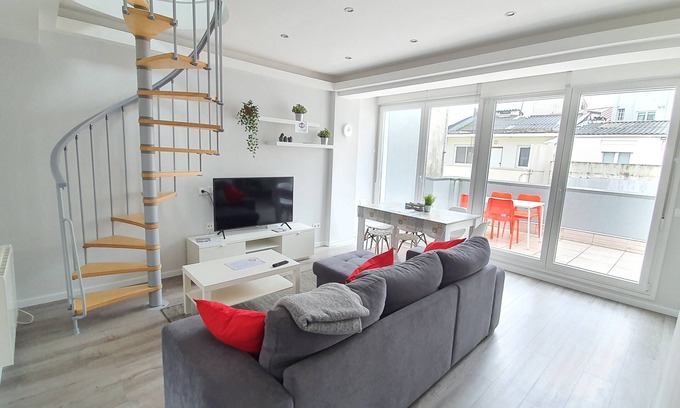 La Coruna Apartment | Fantastic 3 bedroom duplex with terrace. Wifi included. Smart TV