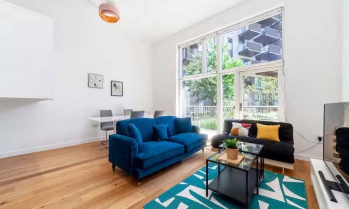 Canning Town Apartment | Fantastic 3BDR Duplex w/balcony East London