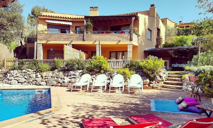 Begur Apartment | Fantastic apartment in Begur with communal swimming pool.