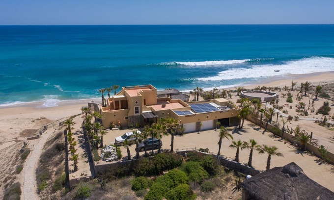 Vinorama House | Fantastic Beachfront property with infinity pool, private beach & AC!