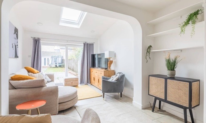 Cambridge House | Fantastic central 4-bed home *Free Parking*