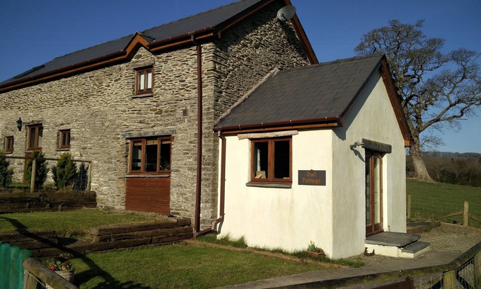 Newchapel Cottage | Fantastic couples escape to the country. Quiet, rural location, pet friendly.