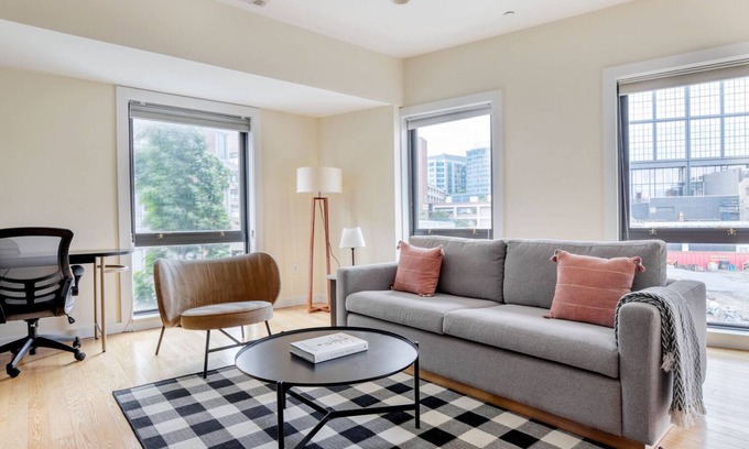Fenway–Kenmore Apartment | Fantastic Fenway 2BR w/Gym & W/D, nr Restaurants & Shops, by Blueground