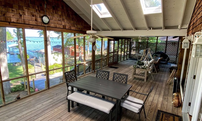 Hemphill House | Fantastic get away house on lake