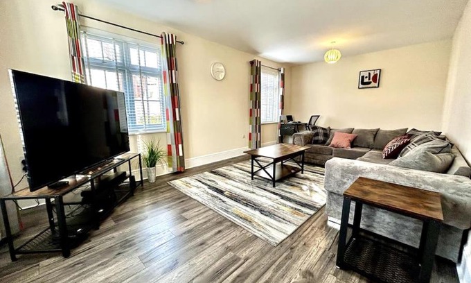 Basildon House | Fantastic Holiday Home