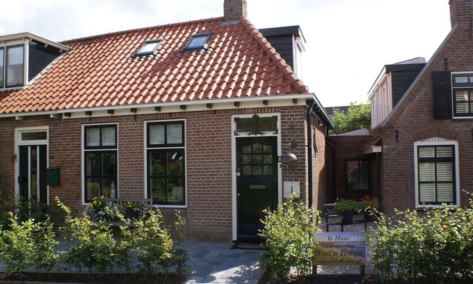 Paesens-Moddergat House | Fantastic holiday home 50m from the Wadden Sea