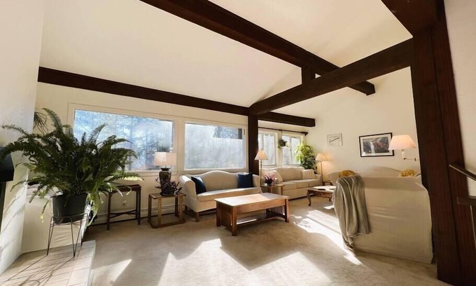Stowe Area House | Fantastic location: Stowe, Foliage, Ski-in/Ski-out, Modern