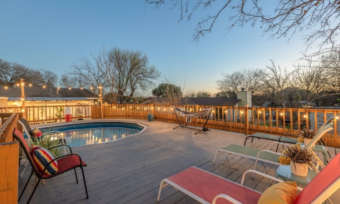 Medical Center District House | Fantastic Pool, Gameroom, Fire pit & BBQ at the Medical center