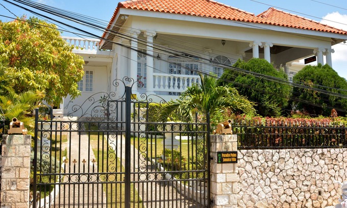 Paradise Acres Villa | Fantastic self catering Villa near the Hip Strip & Beach in Montego Bay Jamaica
