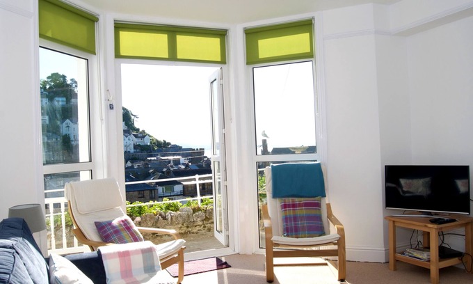 West Looe Apartment | Fantastic Spacious Apartment with Stunning Uninterrupted Views
