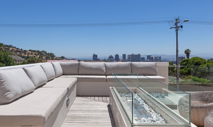 Cape Town City Centre House | Fantastic town villa at Lions Head with views - pool, jacuzzi and garden