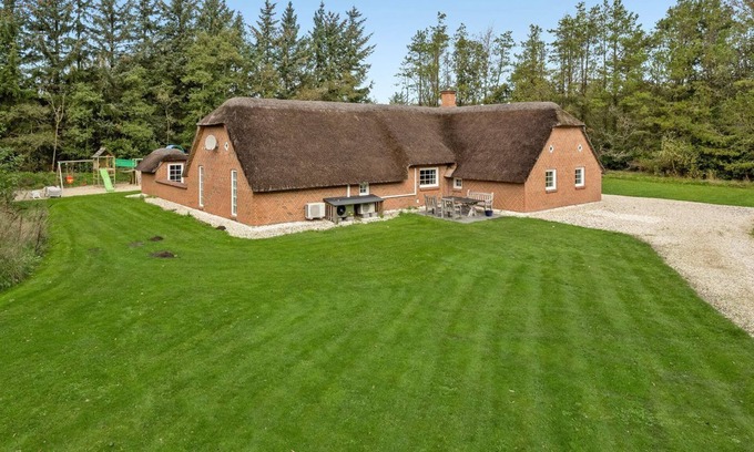 Husby House | Fantastic vacation home with swimming pool, whirlpool and sauna by the North Sea