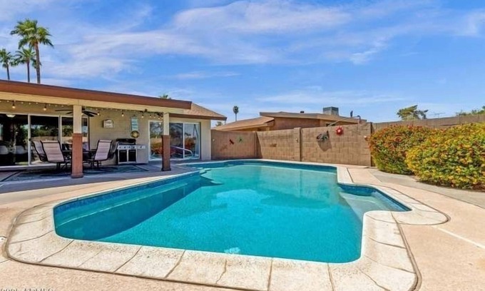Tempe House | FANTASTIC VACATION RETREAT! HUGE POOL! CENTRALLY LOCATED-TONS OF EVENTS!