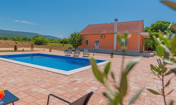 Drnis House | Fantastic vacation villa near the famous National Park Krka.