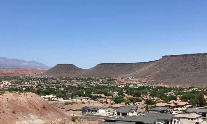 St. George Condo | Fantastic view! 2 bed 2 bath! Pools, KING bed! 10% weekly discount!