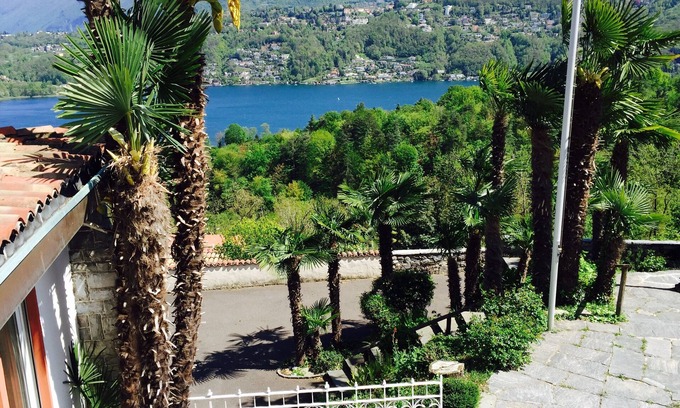 Vernate House | Fantastic view of the lake and mountains surrounded by vines, very quiet 🌴