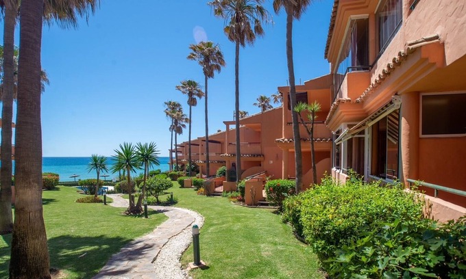 Buenas Noches Apartment | Fantastic Views. 2 pools. 3m from Beach Special offer May/June €65 per night
