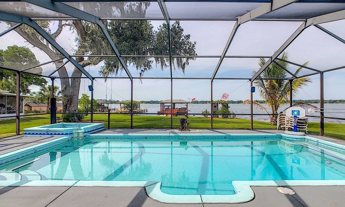 Winter Haven House | Fantastic Water Front Home on the Chain of Lakes