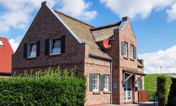 Greetsiel House | Fantastically beautiful living under thatch in 1a location of Greetsiel