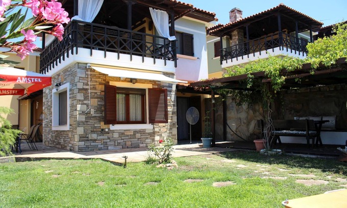 Nikita House | Fantastically located holiday house directly at the sea, Wifi | Nikiti, Chalkidi