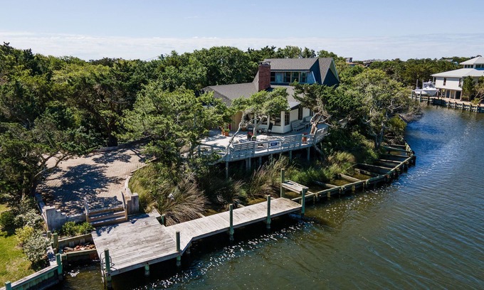 Ocracoke House | Faraway Oaks: Canal front home, open floor plan, private dock.