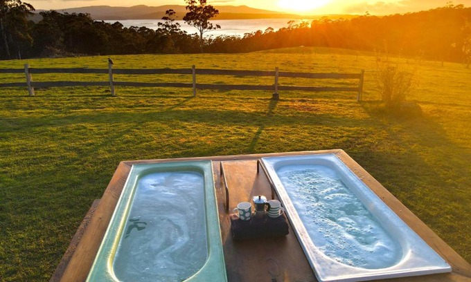 Mallacoota House | Farm Stay & Iconic Water Views - 32 Zachary Drive