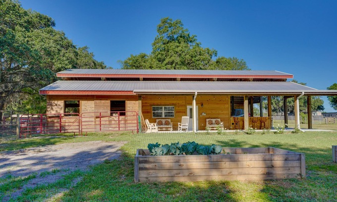 Lakeland Apartment | Farm Stay: Modern Barndominium in Lakeland!