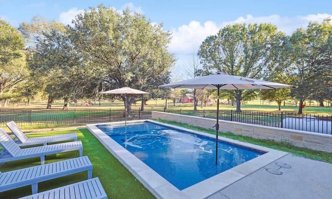 Bartonville House | Farm stay with hot tub