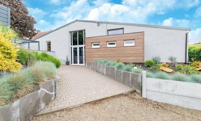 Ohey House | Farm Stay with Indoor Pool