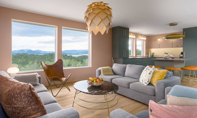 Lindas House | Farm vacation by the fjord near Bergen