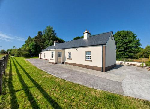 Frenchpark House | Farm View Cottage Castlerea by Trident Holiday Homes