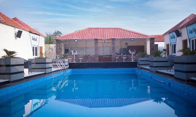 Bouvet Island Resort | Farmhouse and Partylawn